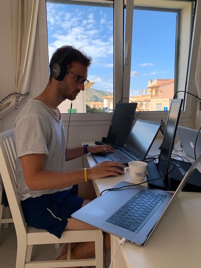 Felix tradet mit seinem mobilen Trading-Setup